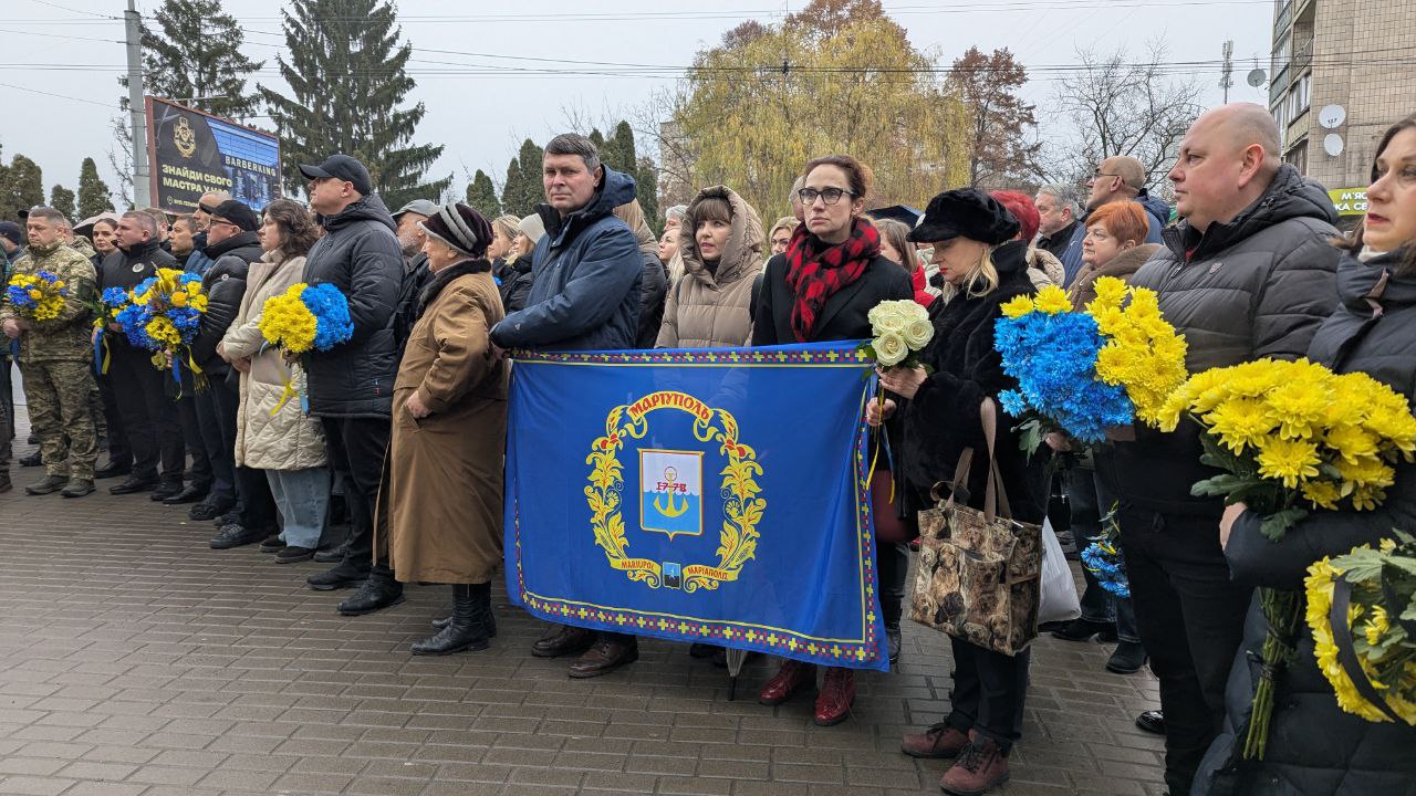Рівняни поклали квіти до муралу Героїв Майдану